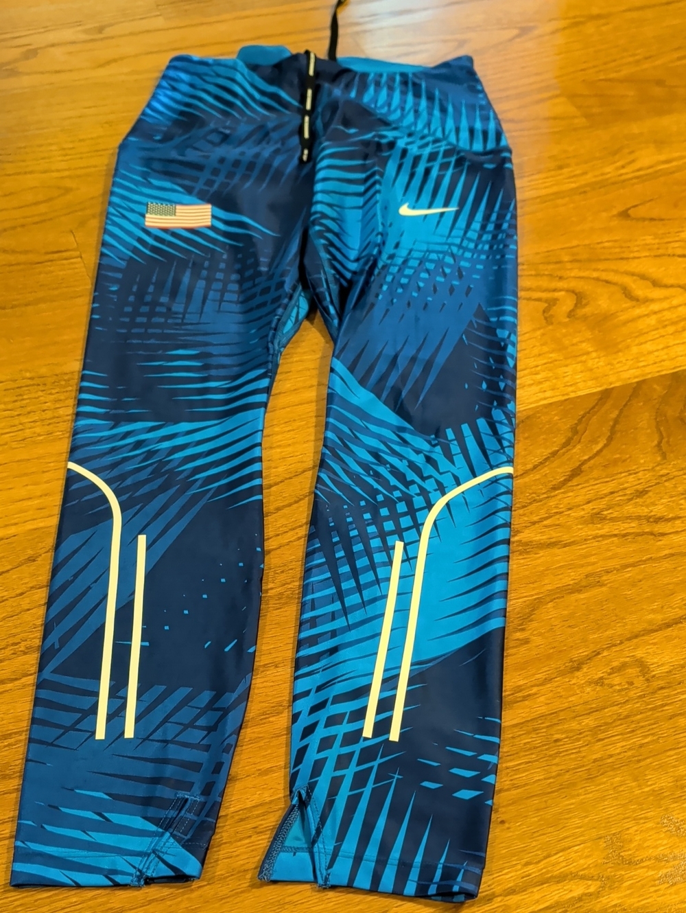 Nike Women's Blue Patterned Athletic Leggings